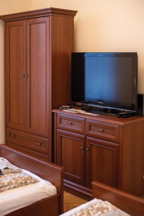 Apartment Theatroom