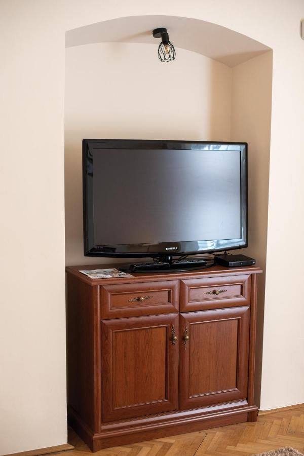 Theatroom Apartment *
