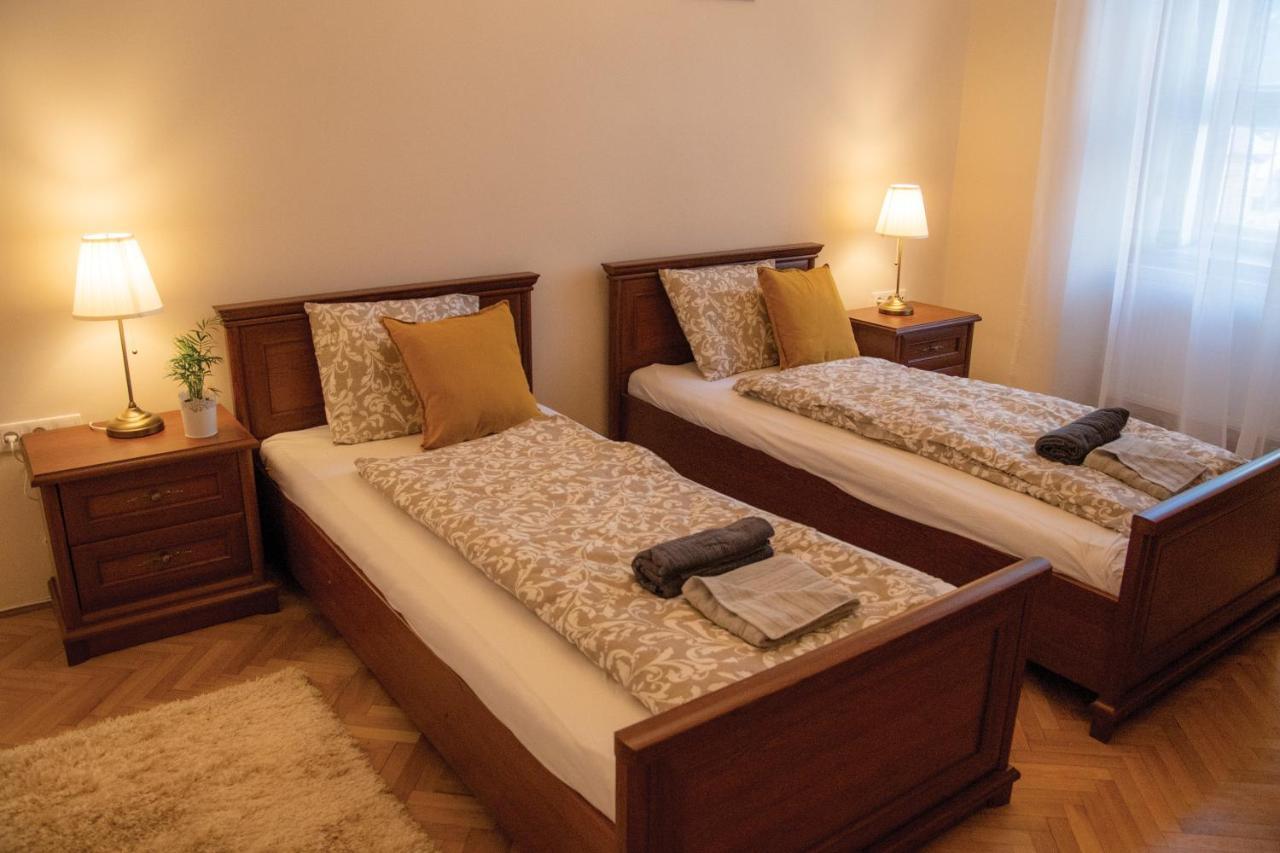 Theatroom Apartment *